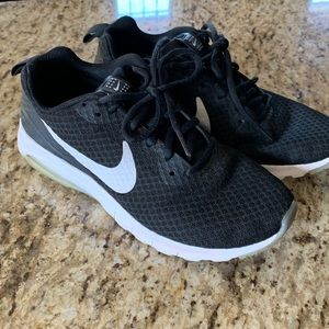 Worn only a few time black womens Nike shoes